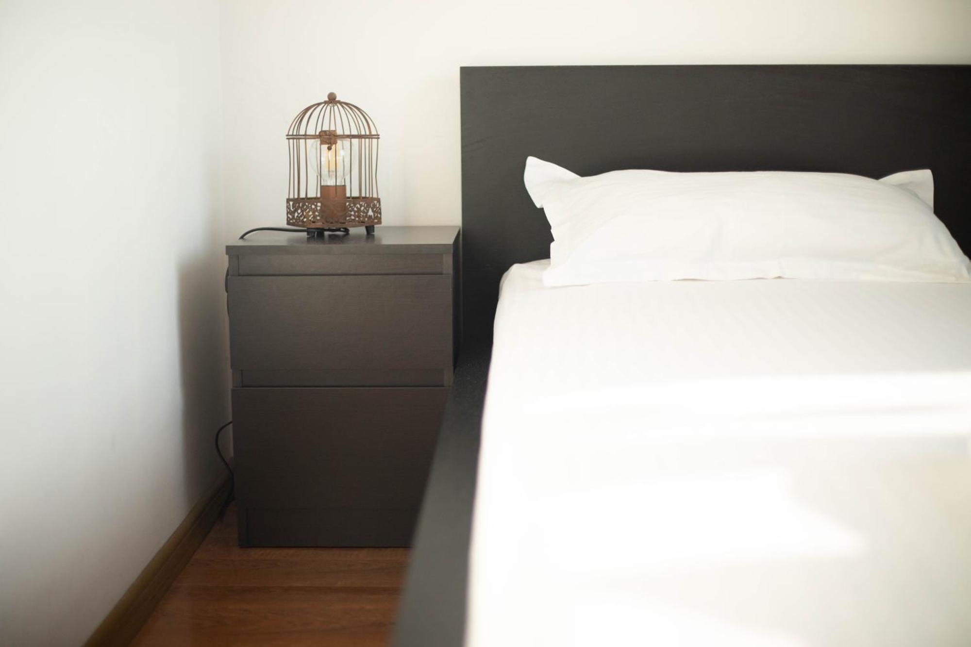 Bird Nest 2 Room Apartment Bukares Bagian luar foto